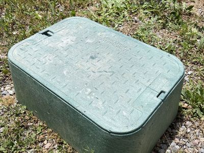 Sprinkler valve box