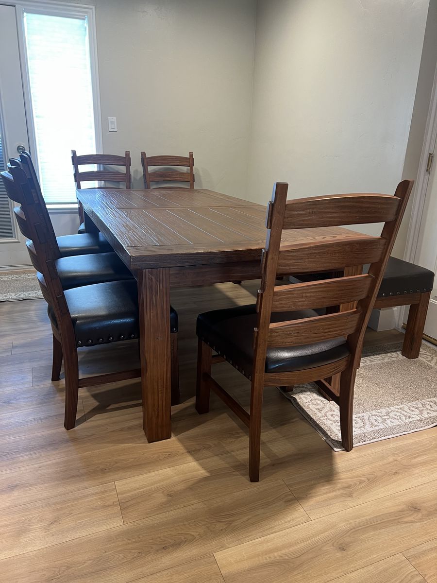Dining room table 