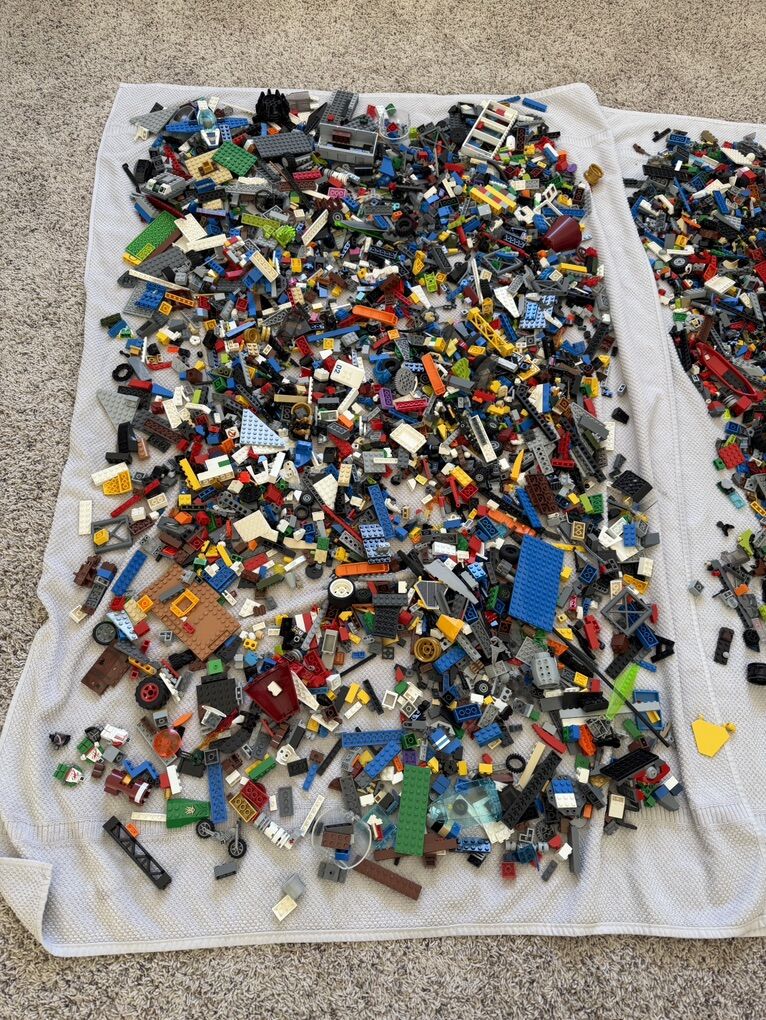 18 Lbs Bulk/Random Lego