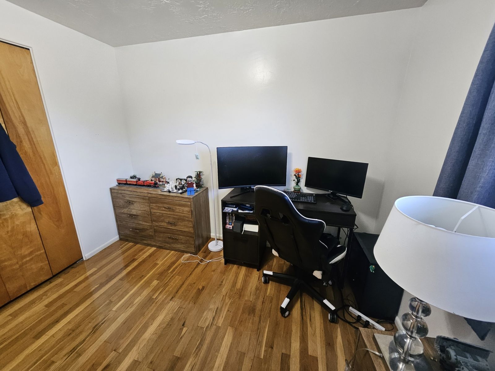 Main image 3