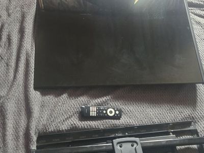 55in smart TV hisense + wall mount