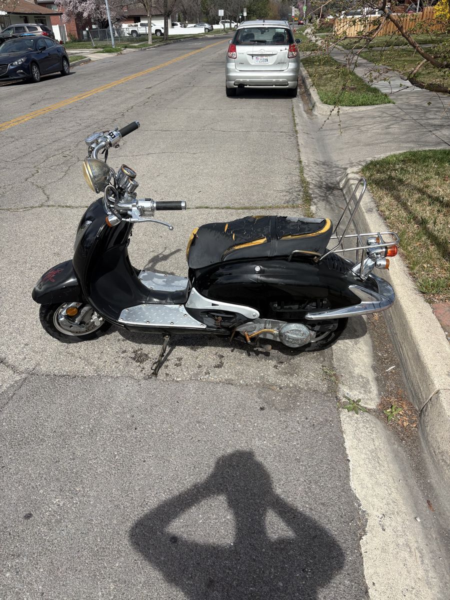 150CC Moped Scooter