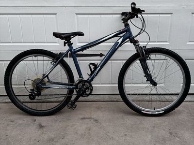 Specialized Hardrock Mountain Bike - 26" Wheels, 24-Speed (Blue)