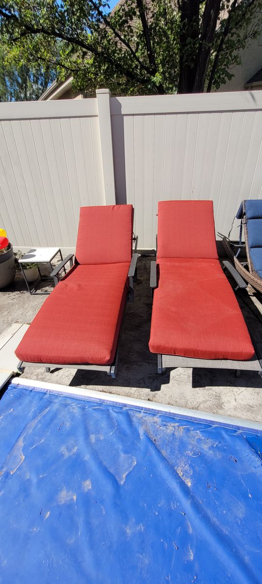 outdoor Pool loungers-like new