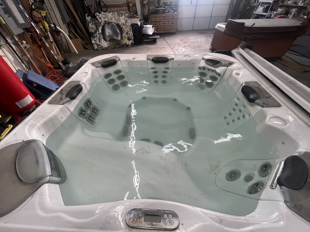 2009 682SS Bullfrog Spa S#133281