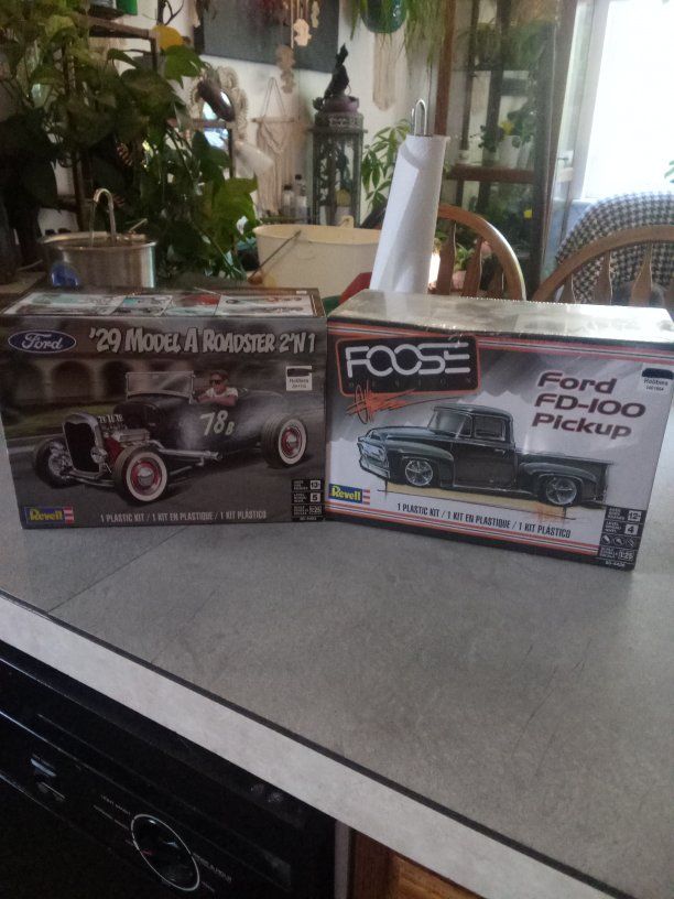 2 Revell '29 Ford Model A Roadster & Foose Design FD-100 Pickup 1:25 Scale Plastic Model Kits