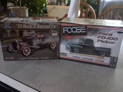 2 Revell '29 Ford Model A Roadster & Foose Design FD-100 Pickup 1:25 Scale Plastic Model Kits
