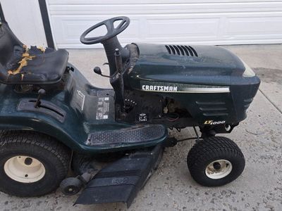 Craftsman LT1000 Lawn Tractor 21 HP Twin Engine 42 Deck