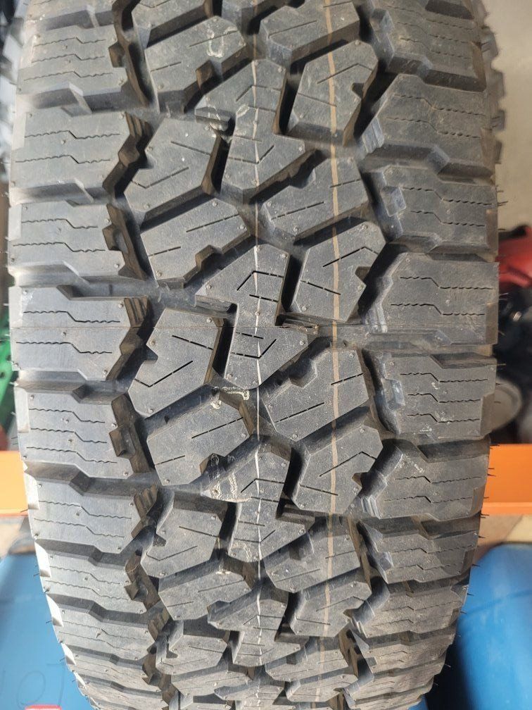 Falken Wildpeak A/T LT285/70R17