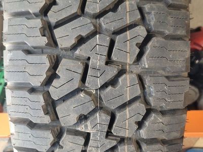 Falken Wildpeak A/T LT285/70R17