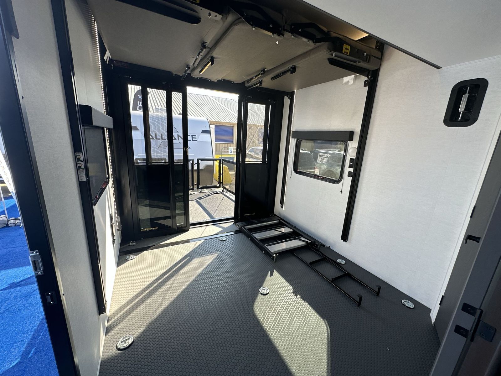 Main image 7