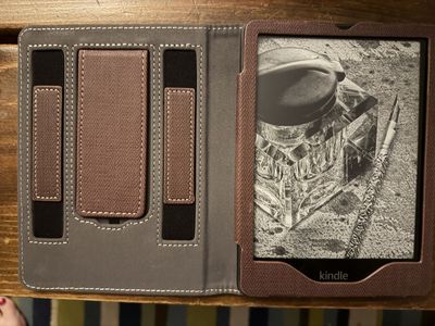 Kindle Paperwhite (11th Gen) E-Reader - 8GB Storage, Wi-Fi, with Brown Case - Good Condition
