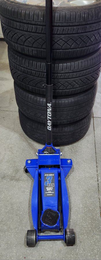 Daytona 3 Ton Heavy Duty Ultra Low Profile Steel Floor Jack - Blue