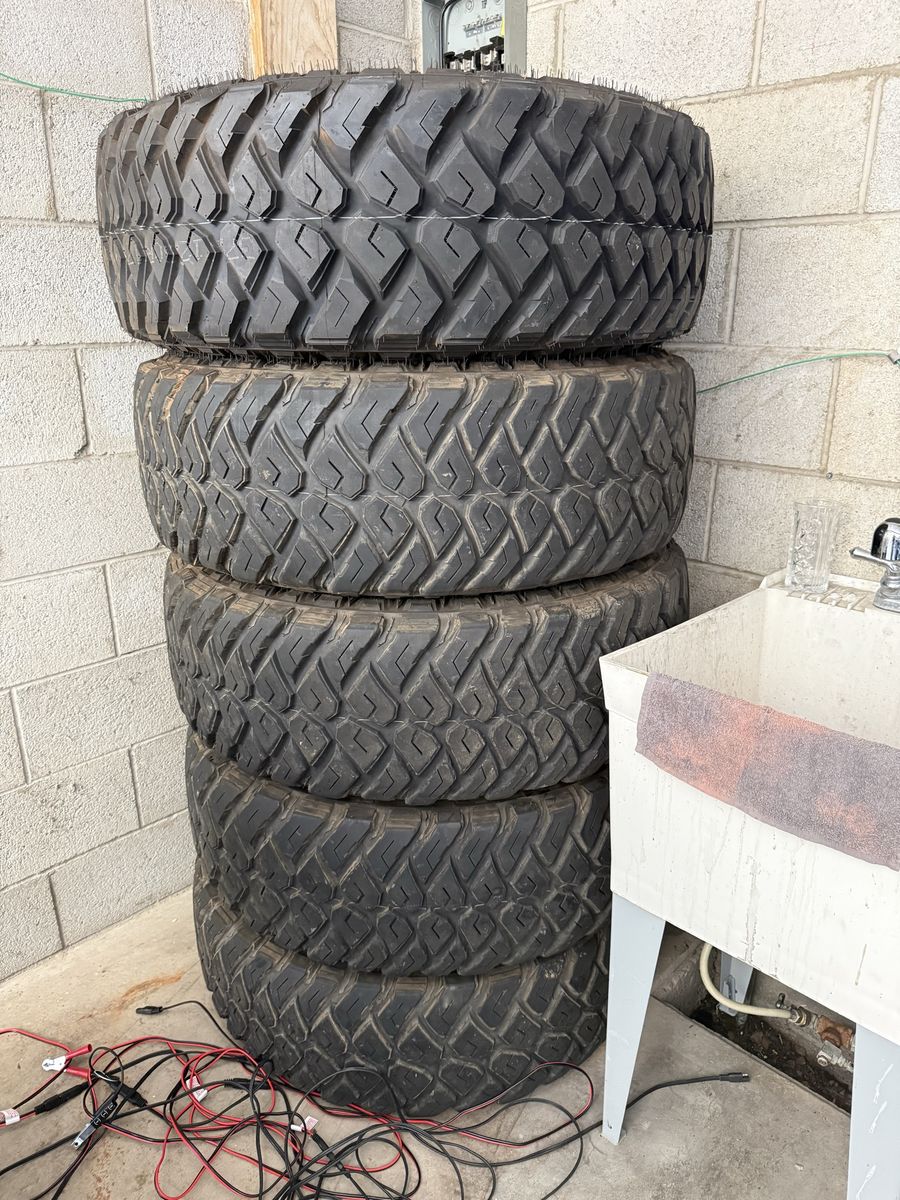 37/12.50/17 Maxxis Razr Mt