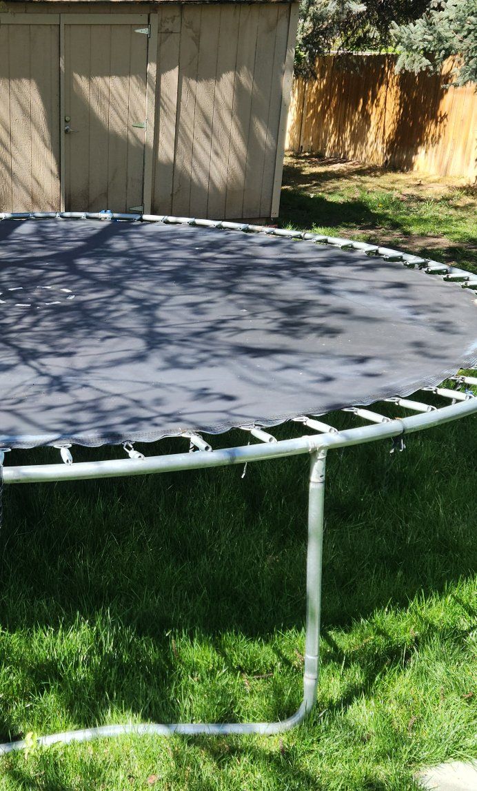 trampoline 14ft. round