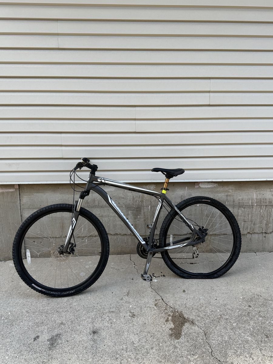 Specialized Hardrock Mountain Bike 29”