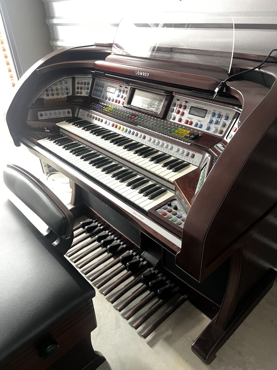 Lowrey LE6500 Liberty Organ