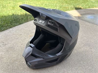 Fox V1 Motocross Helmet - Youth Medium (YM) 49-50cm - Dark Grey Camo