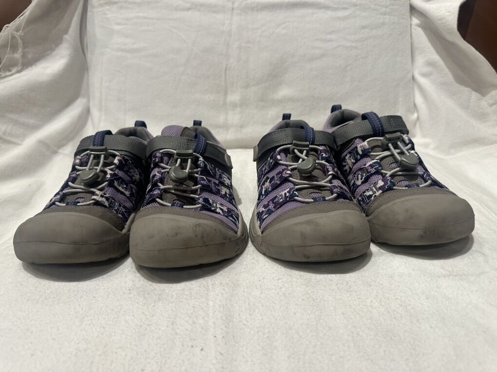 Keen Youth Size 4 Purple/Gray Hiking Shoes