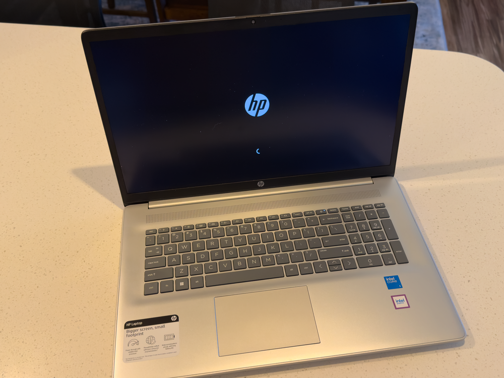 HP 17-cn4033cl Laptop – Large Screen, Great Condition