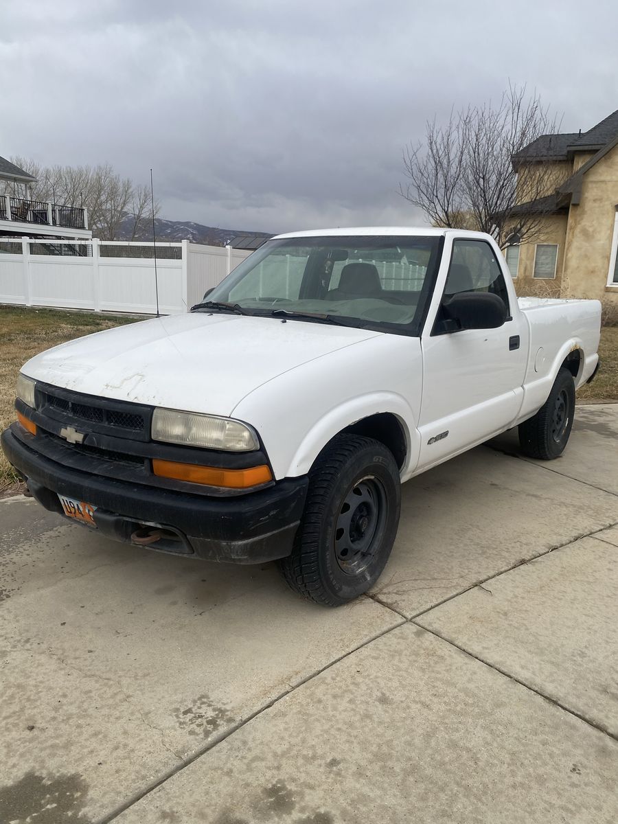 1998 CHEVROLET S10 Base