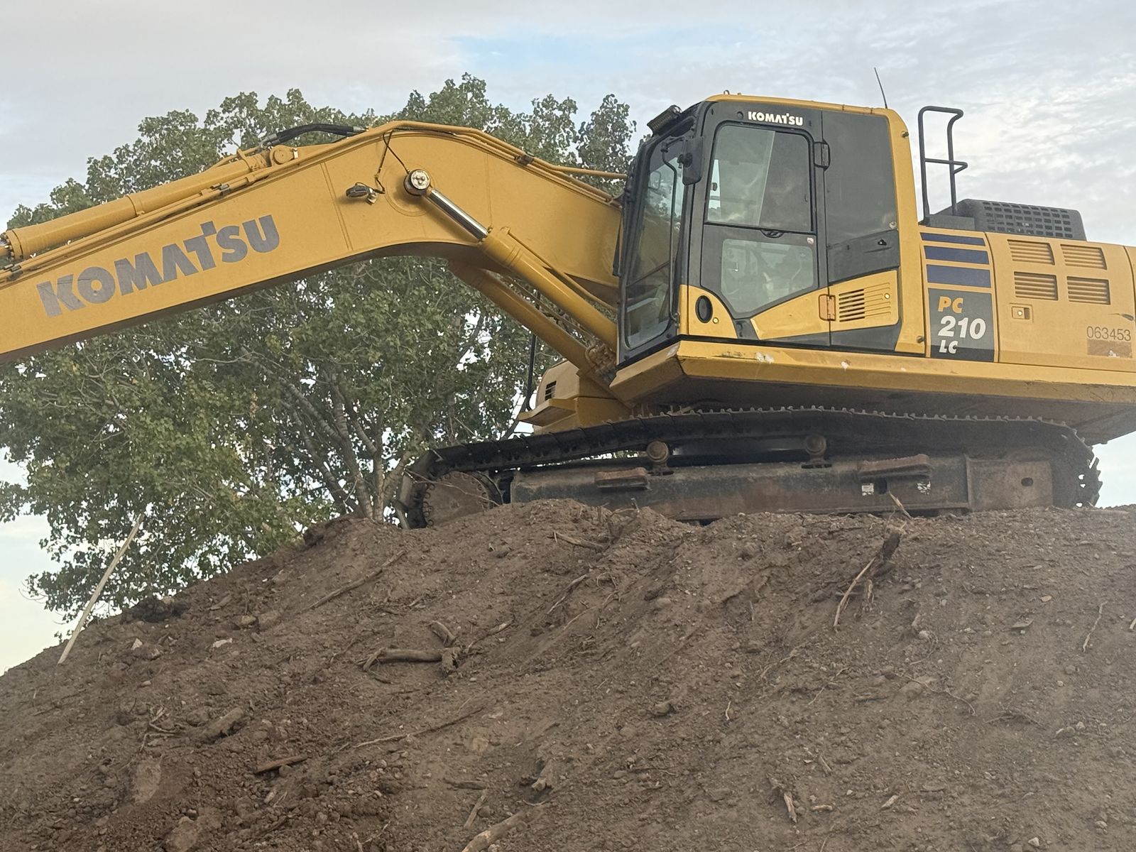 2018 Komatsu PC 210 LC Excavator - Heavy Duty Construction Equipment