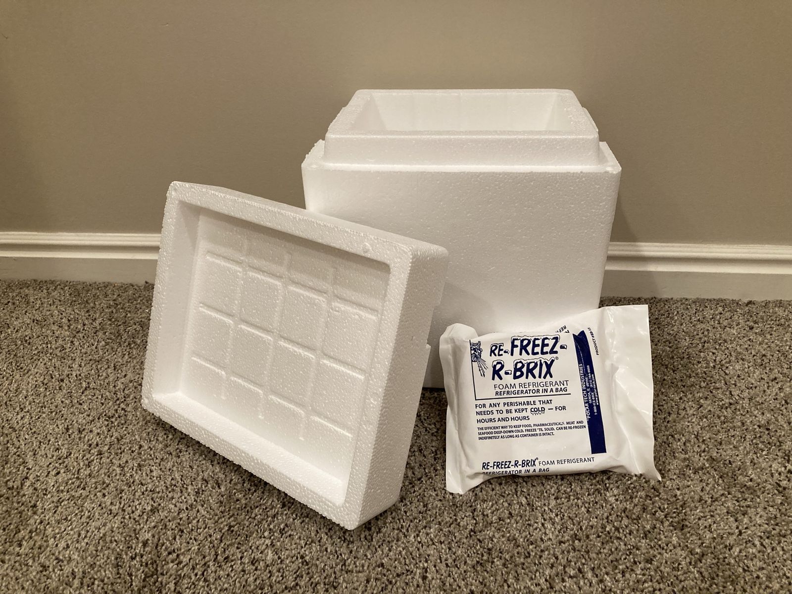 Lidded Styrofoam Boxes w/Ice Packs