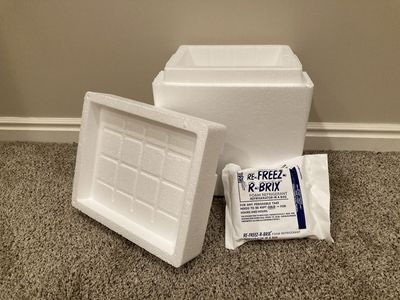 Lidded Styrofoam Boxes w/Ice Packs