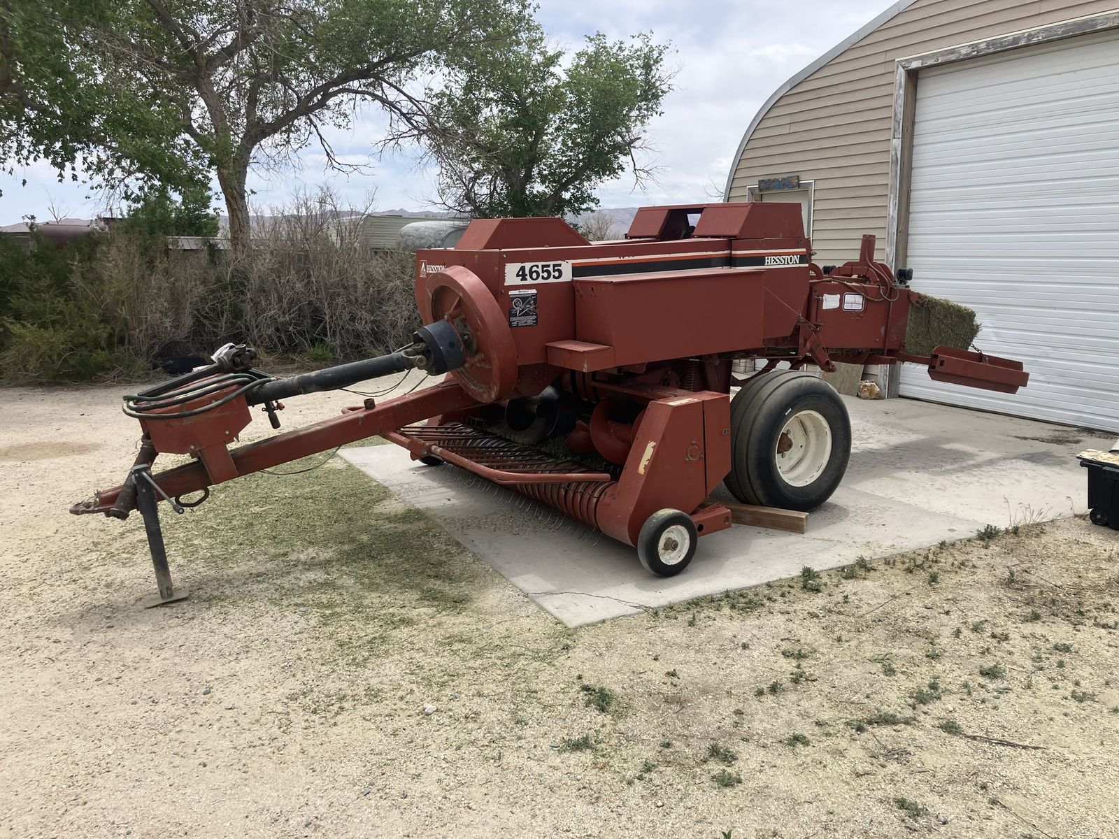 Hesston 4655