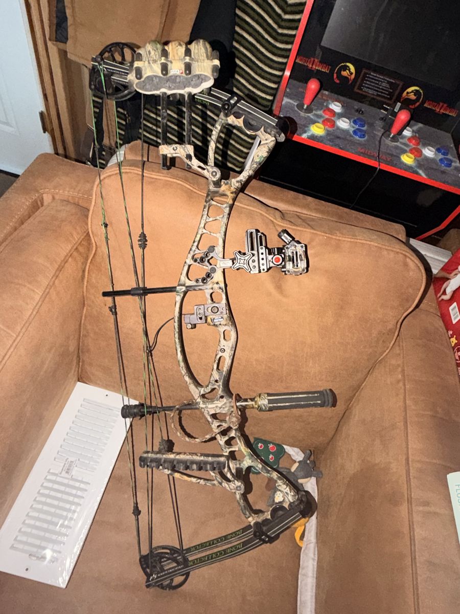 Hoyt archery bone collector