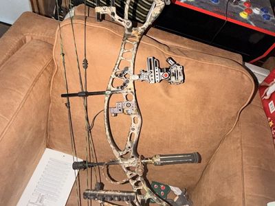 Hoyt archery bone collector