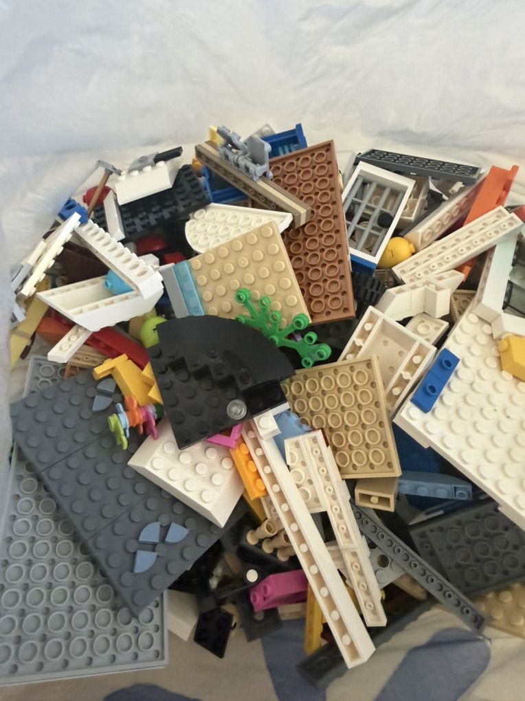 LEGO Classic Mixed Pieces – 2.5 lbs Bulk Lot