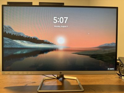 HP Series 5 32” Full HD Monitor – Like New