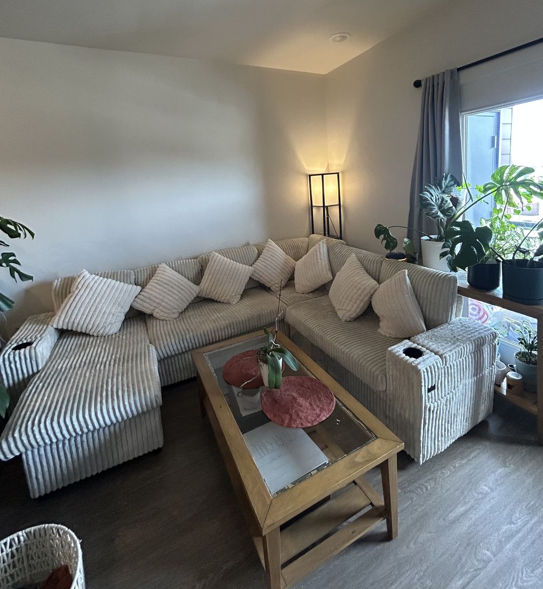 Sectional with pull out bed