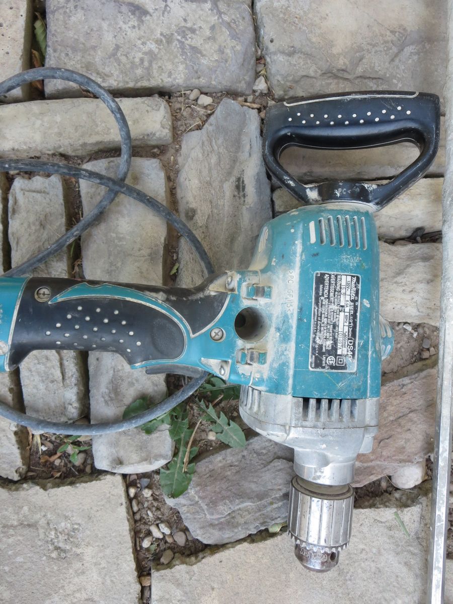 Makita DP4002 1/2" Corded Electric Variable Speed Reversible Drill Mixer