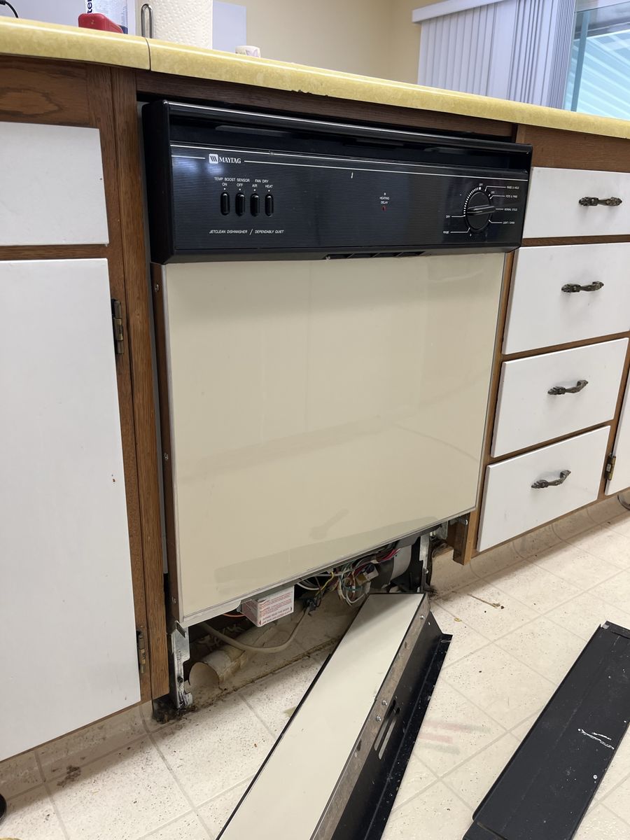 ‘80s dishwasher (off white)