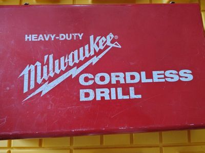 VINTAGE MILWAUKEE HEAVY-DUTY CORDLESS DRILL CASE + SIDE HANDLE HTF
