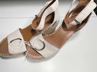 Ladies Sandles (new)