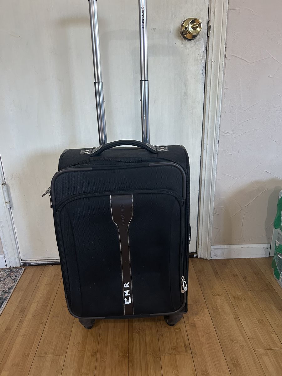 Black Carry on luggage w/wheels & handle