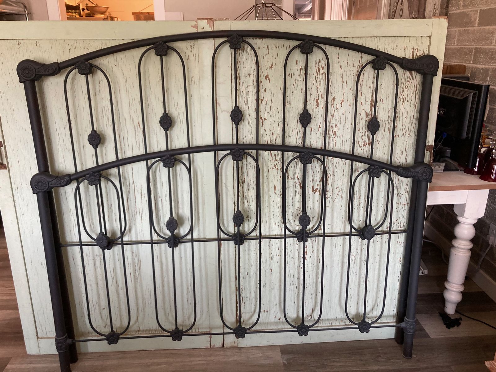 Beautiful iron queen bedframe