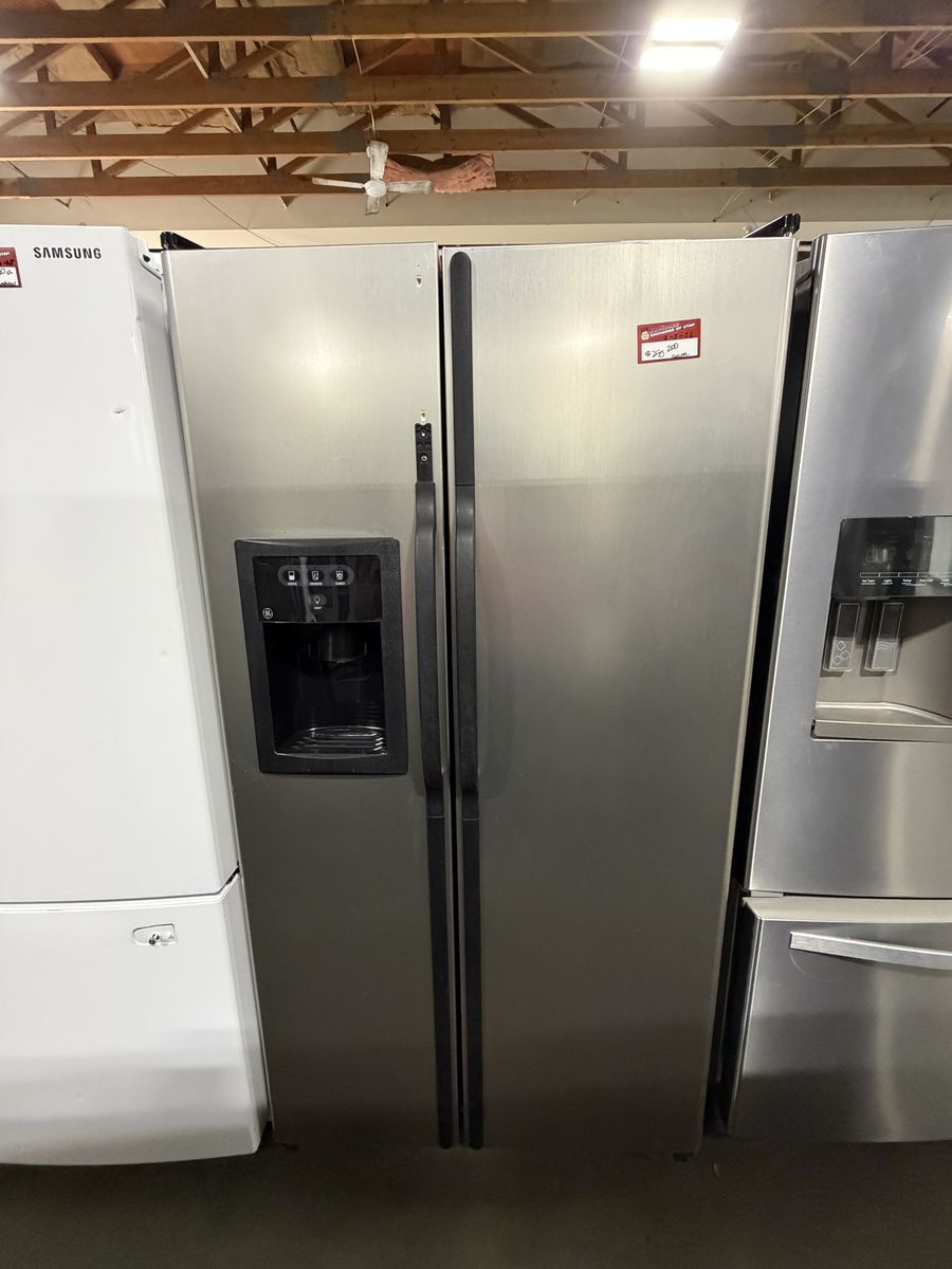 GREAT FOR EXTRA SPACE! GE SIDE BY SIDE FRIDGE