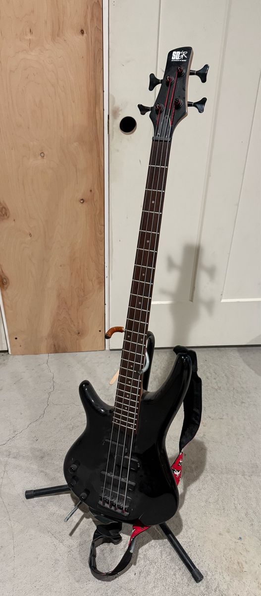 Ibanez Soundgear SR400L Left-Handed 4-String Bass Guitar with Gig Bag