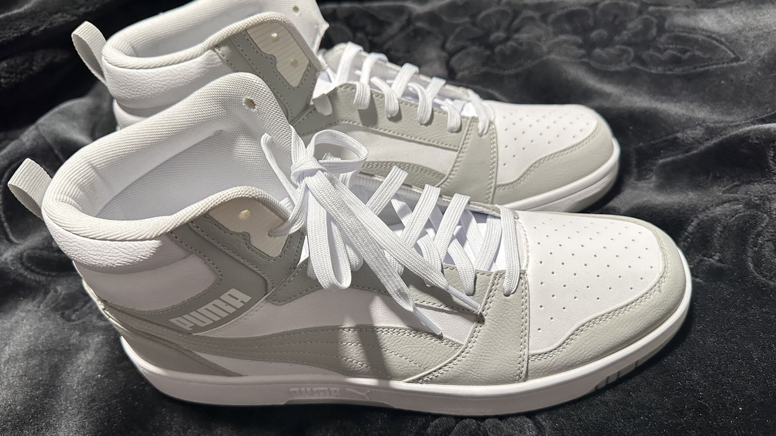 Men’s shoes  size 13