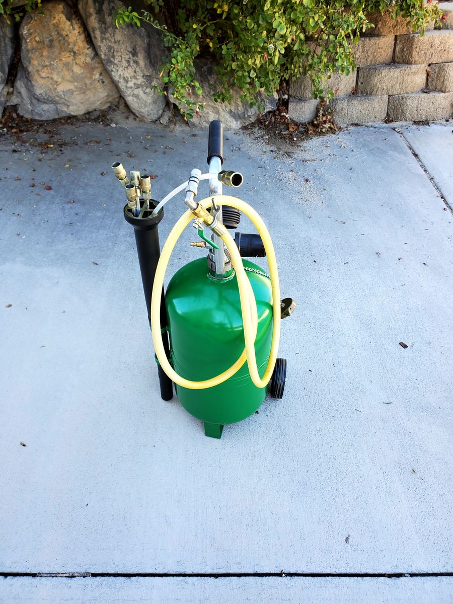 Central Pneumatic 6.25 Gallon Oil Extractor
