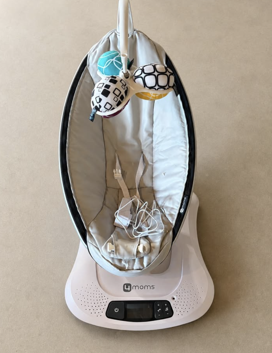 4 Mom Mamaroo baby swing