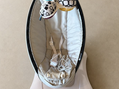 4 Mom Mamaroo baby swing