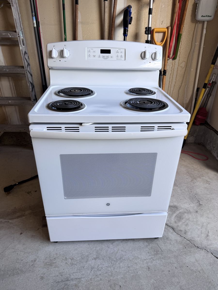 GE Electric Range Stove