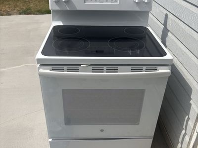 GE White Electric Range with Smooth Cooktop and Self-Cleaning Oven