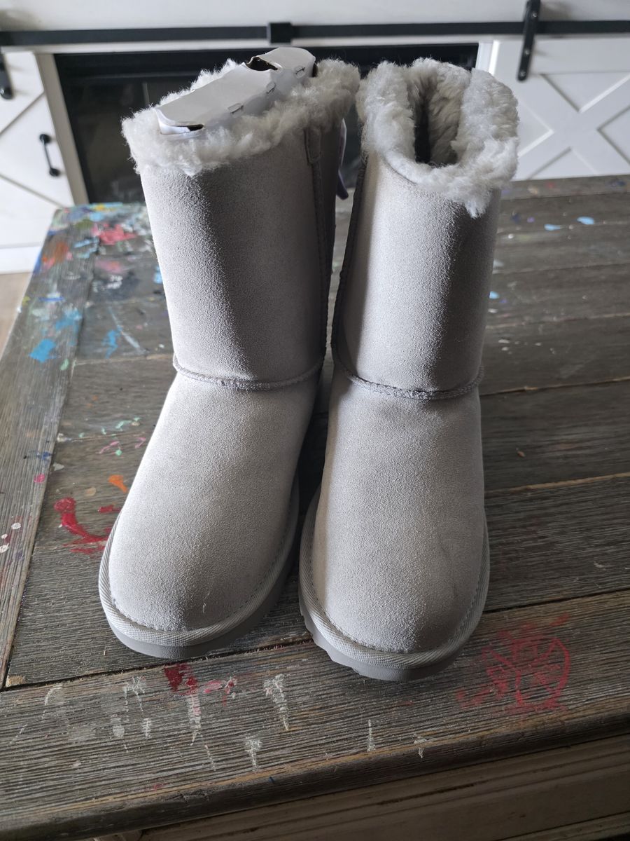 Size 4 Ugg boots