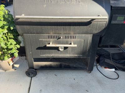 Traeger Pellet Grill & Smoker w/ Cover – $400 OBO